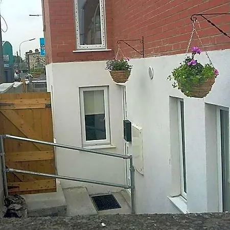 Pia House 3*