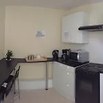 Pia House לינה וארוחת בוקר